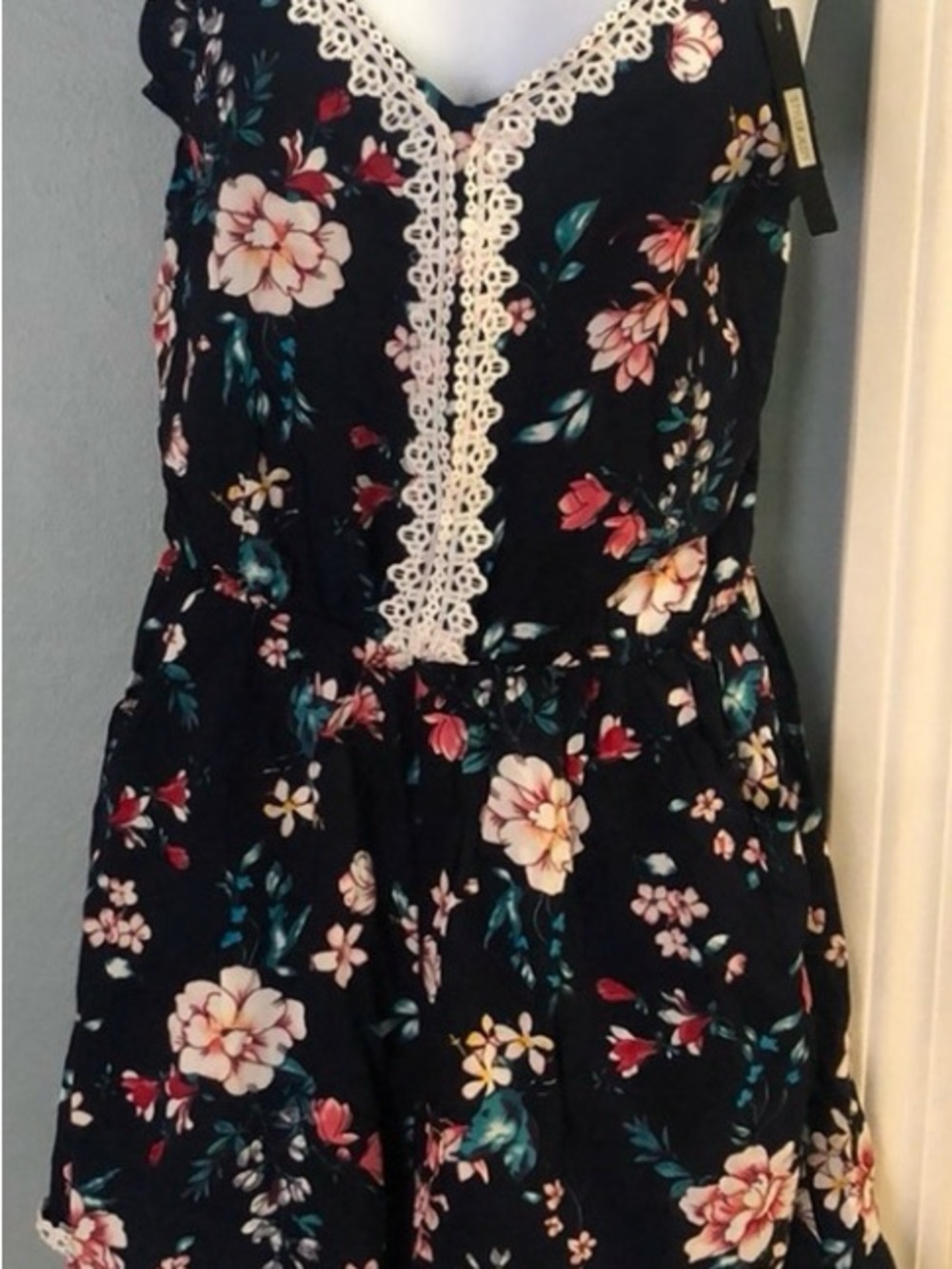 Floral Lace-Trim Black Romper Size L-XL